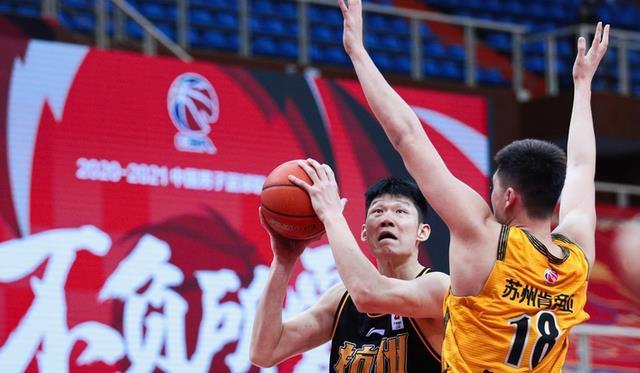 贵州男篮防守漏洞，孱弱无力