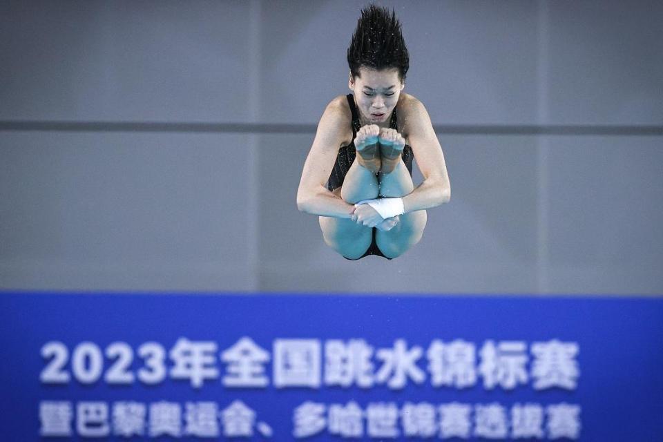 运动员千锤百炼，比赛积极向上