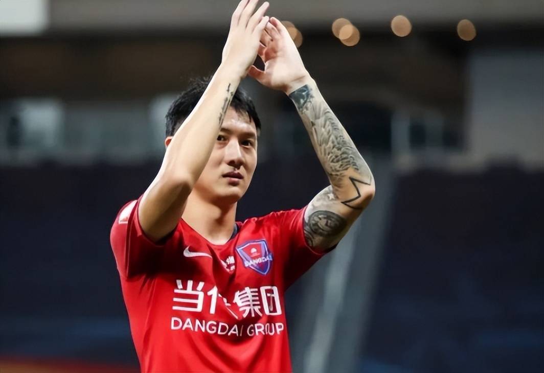 上海上港趁势抢先，暂居榜首领跑局的简单介绍