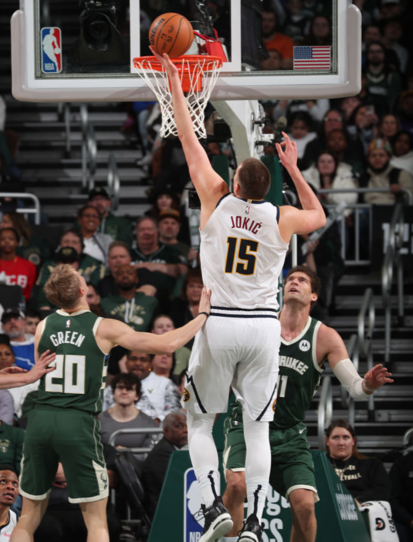 雄鹿客场擒下爵士,取得六连胜 雄鹿客场擒下爵士,取得六连胜