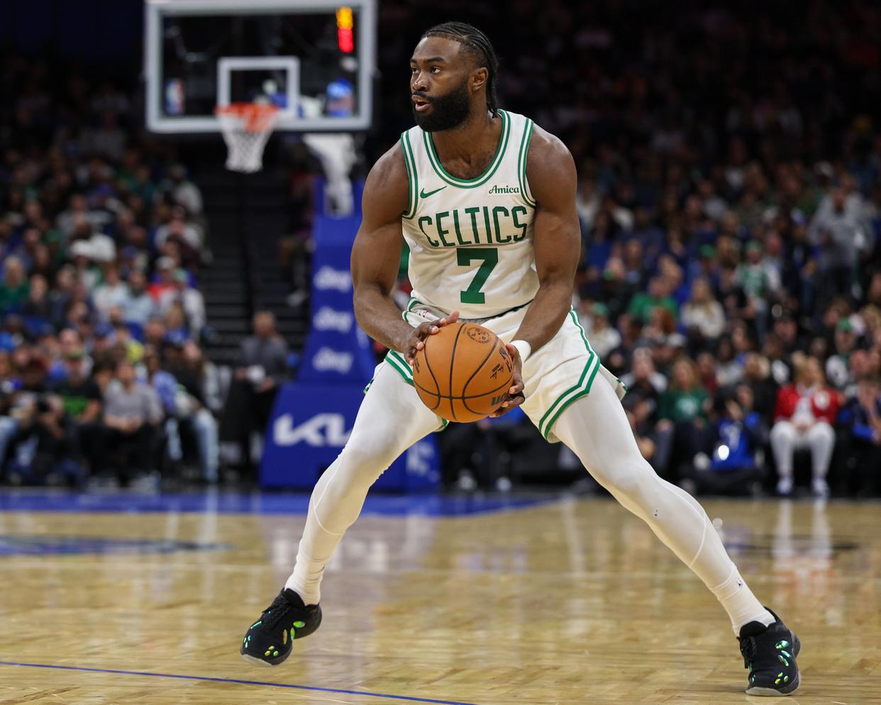 魔术鏖战巴西男篮,杰伦·布朗送出助攻的简单介绍 魔术鏖战巴西男篮,杰伦·布朗送出助攻的简单介绍