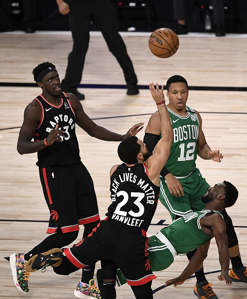 猛龙主场击败篮网,洛瑞砍下三分绝杀 猛龙主场击败篮网,洛瑞砍下三分绝杀