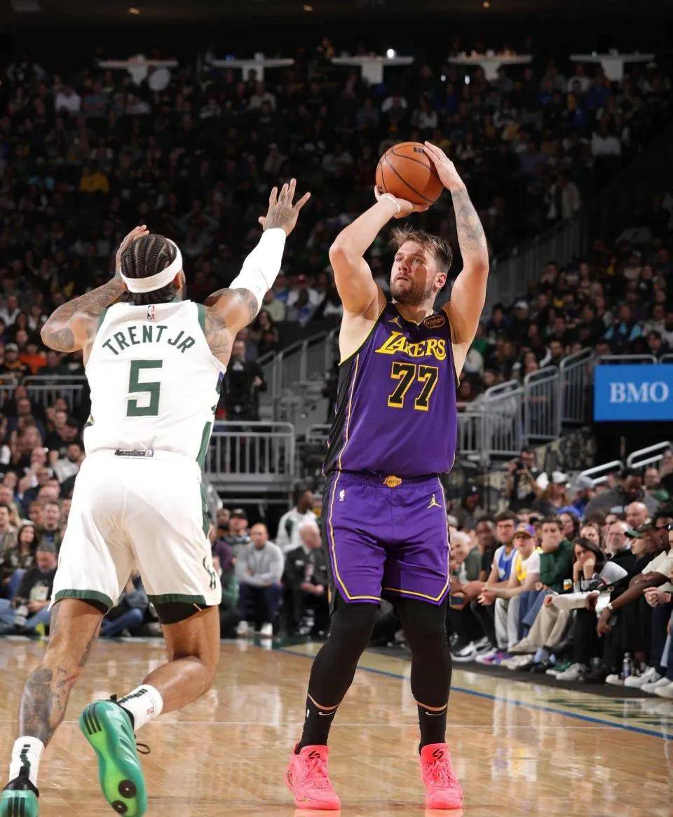 雄鹿大胜尼克斯,湖人不敌魔术 雄鹿大胜尼克斯,湖人不敌魔术