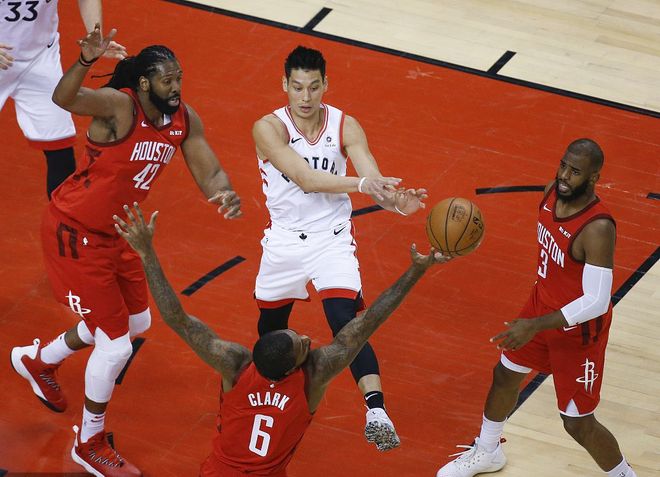 火箭逼平尼克斯,榜首不动摇 火箭逼平尼克斯,榜首不动摇