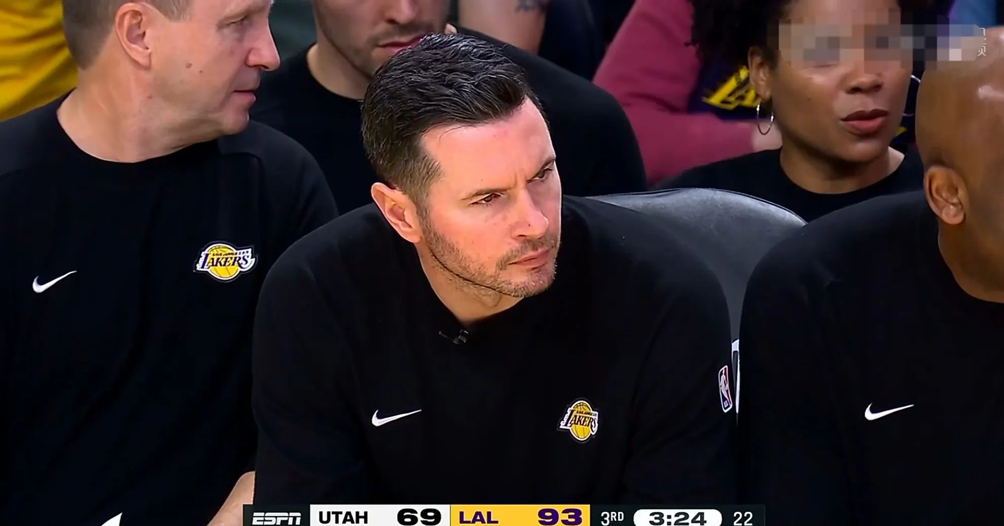 关于爵士碾压湖人B队，布拉德利绝境逆转的信息