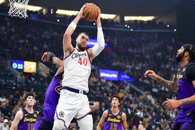 快船惨败湖人,遭遇颓势 快船惨败湖人,遭遇颓势