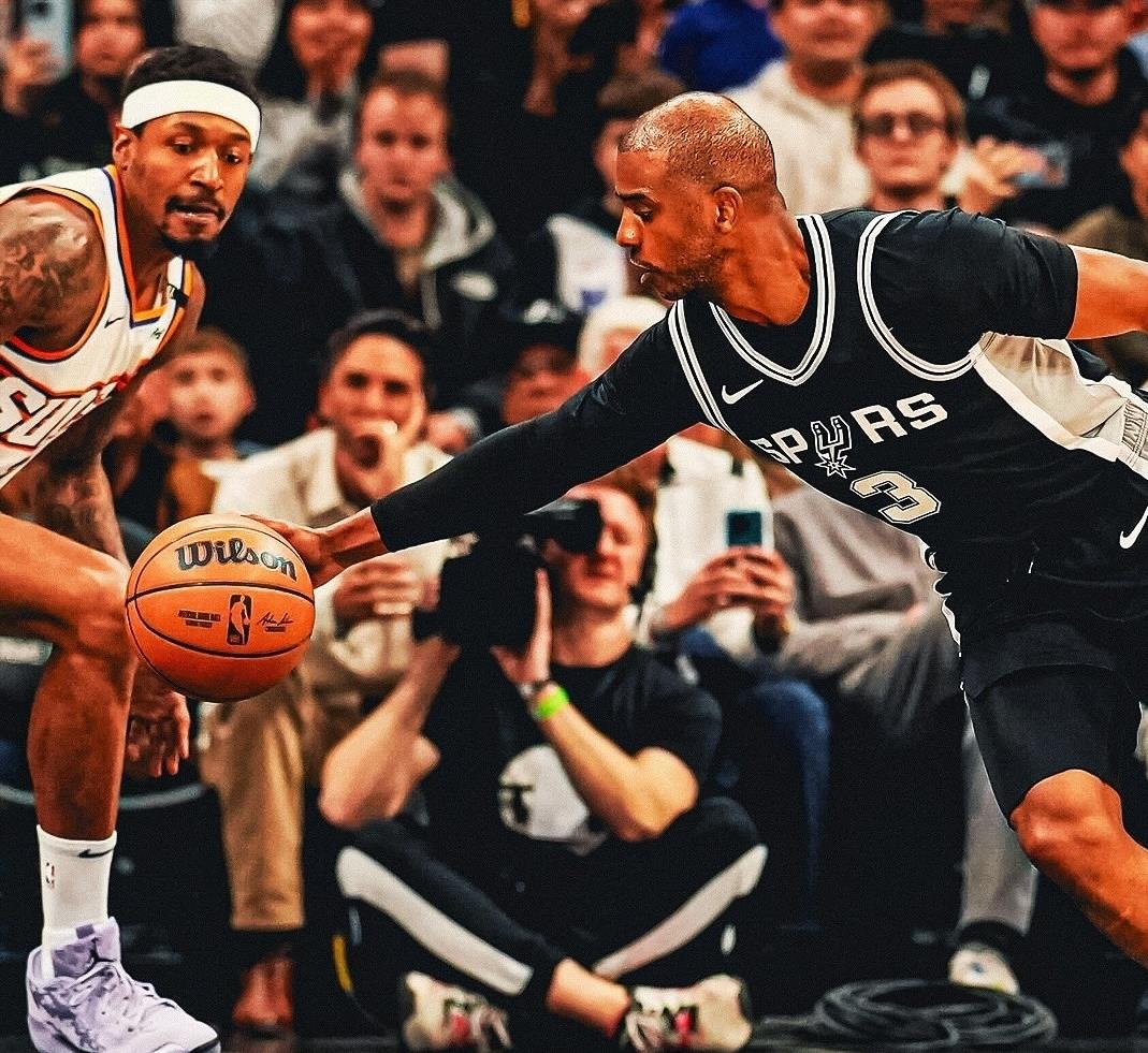 快船惨败湖人,遭遇颓势 快船惨败湖人,遭遇颓势