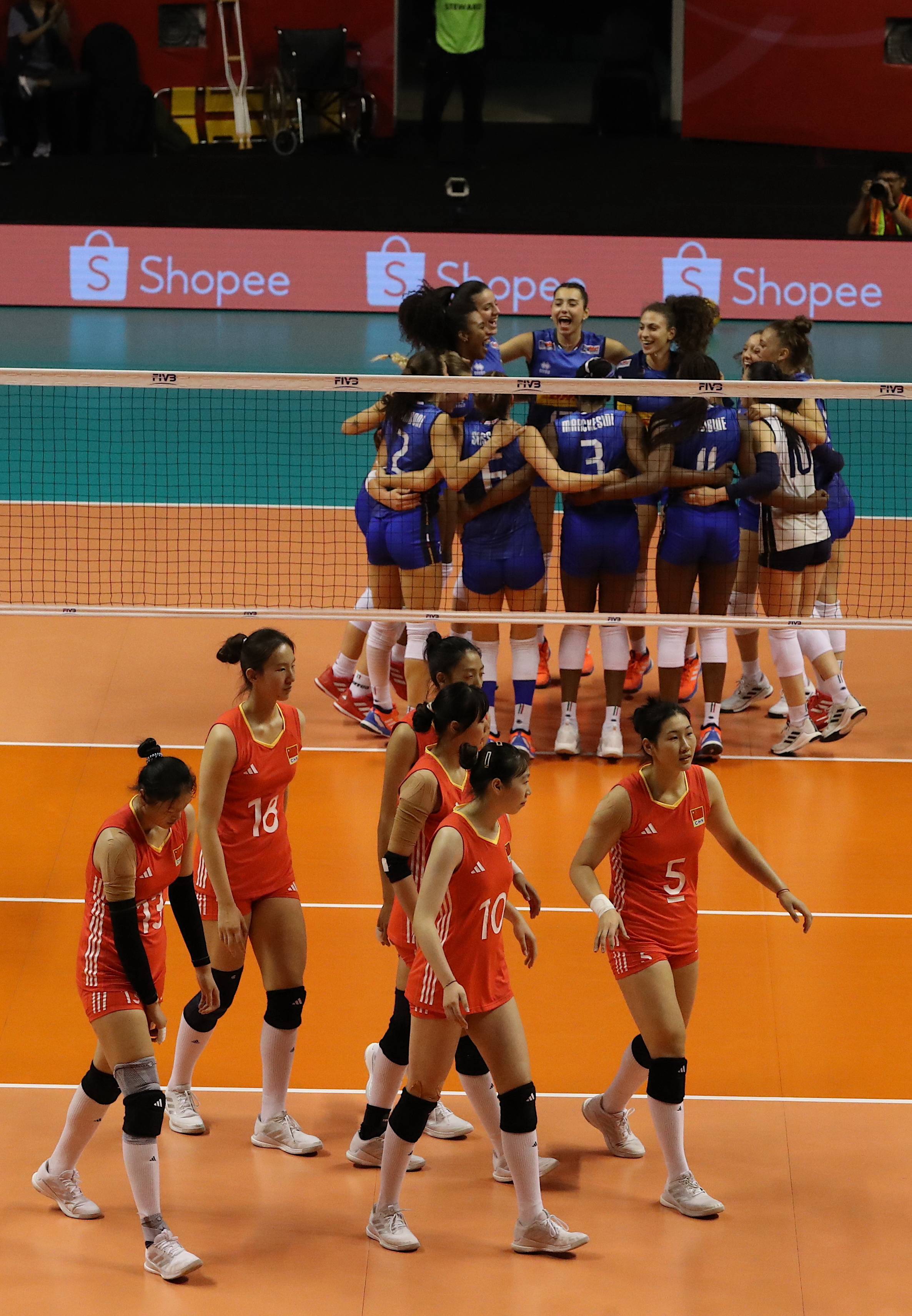 排球小组赛落幕,强队悉数晋级 排球小组赛落幕,强队悉数晋级