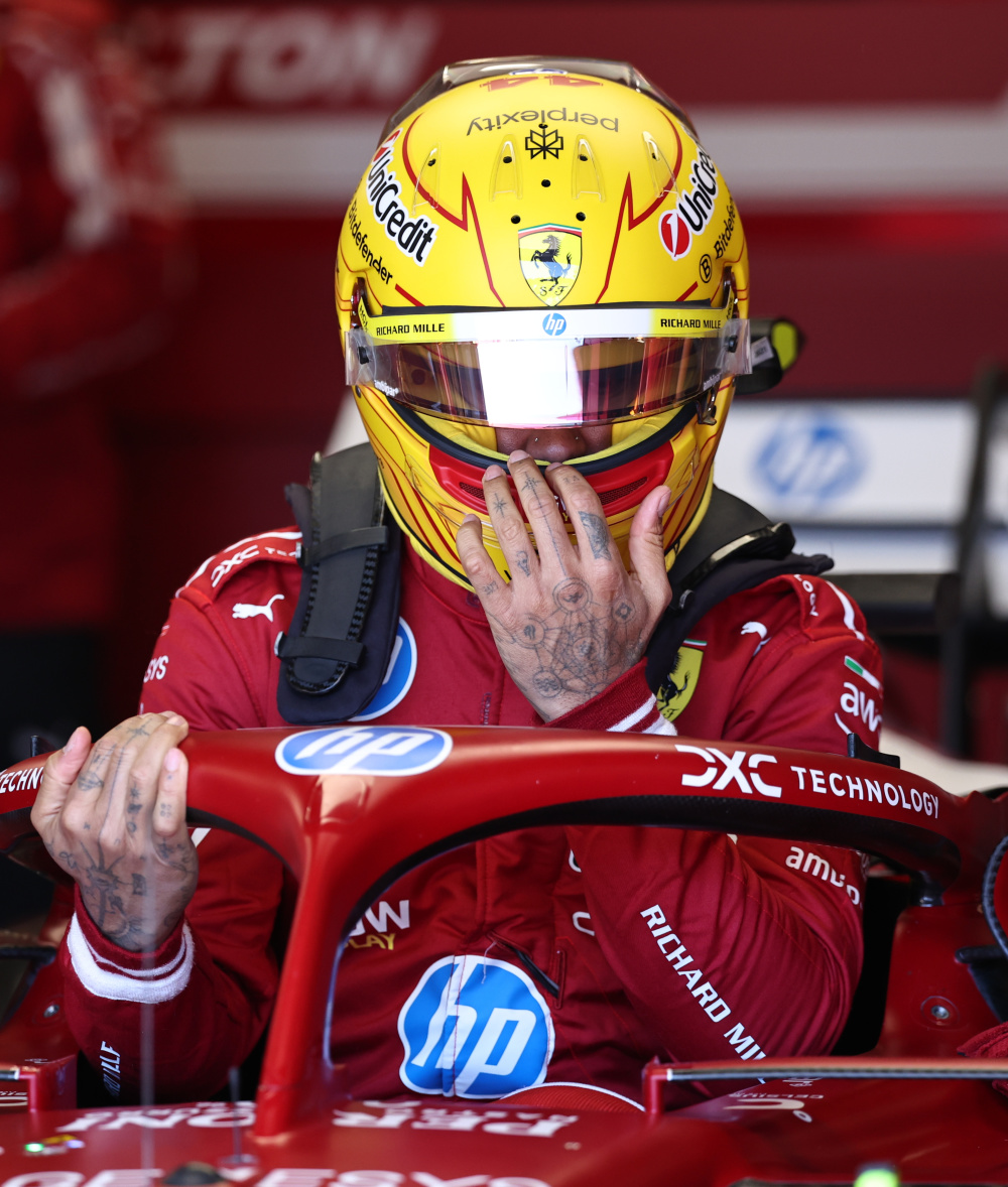 索伯车队轻取红牛二队,拉塞尔统治全场 索伯车队轻取红牛二队,拉塞尔统治全场