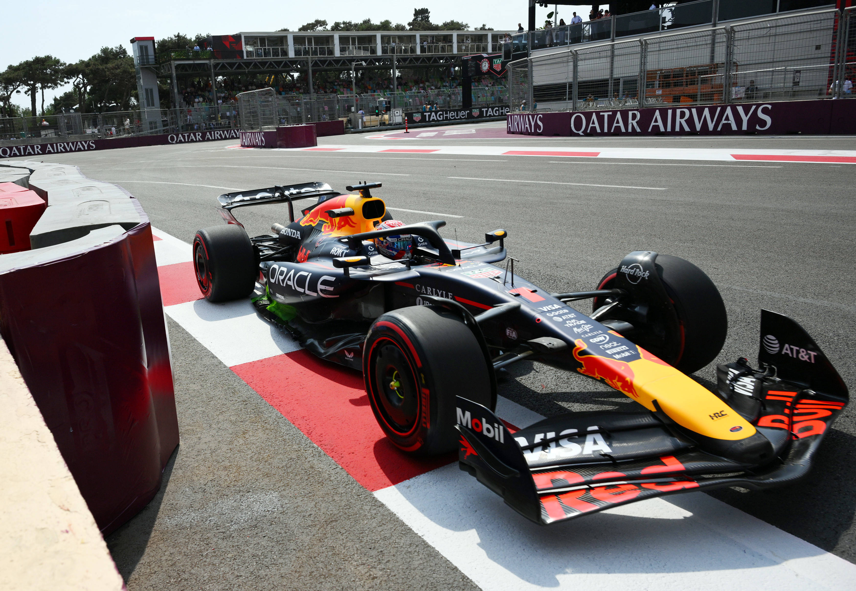 红牛二队力克索伯车队，勒克莱尔点燃赛场