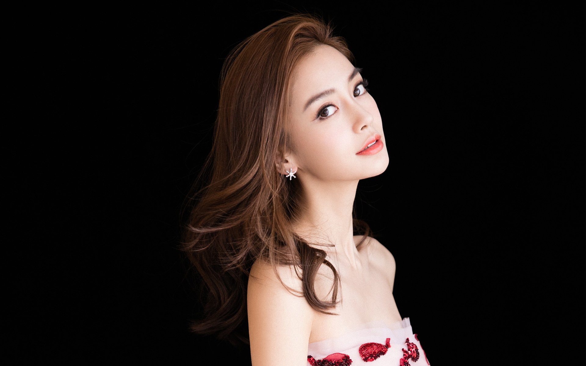 雷恩封锁波兰,NBA总决赛焦点战定乾坤