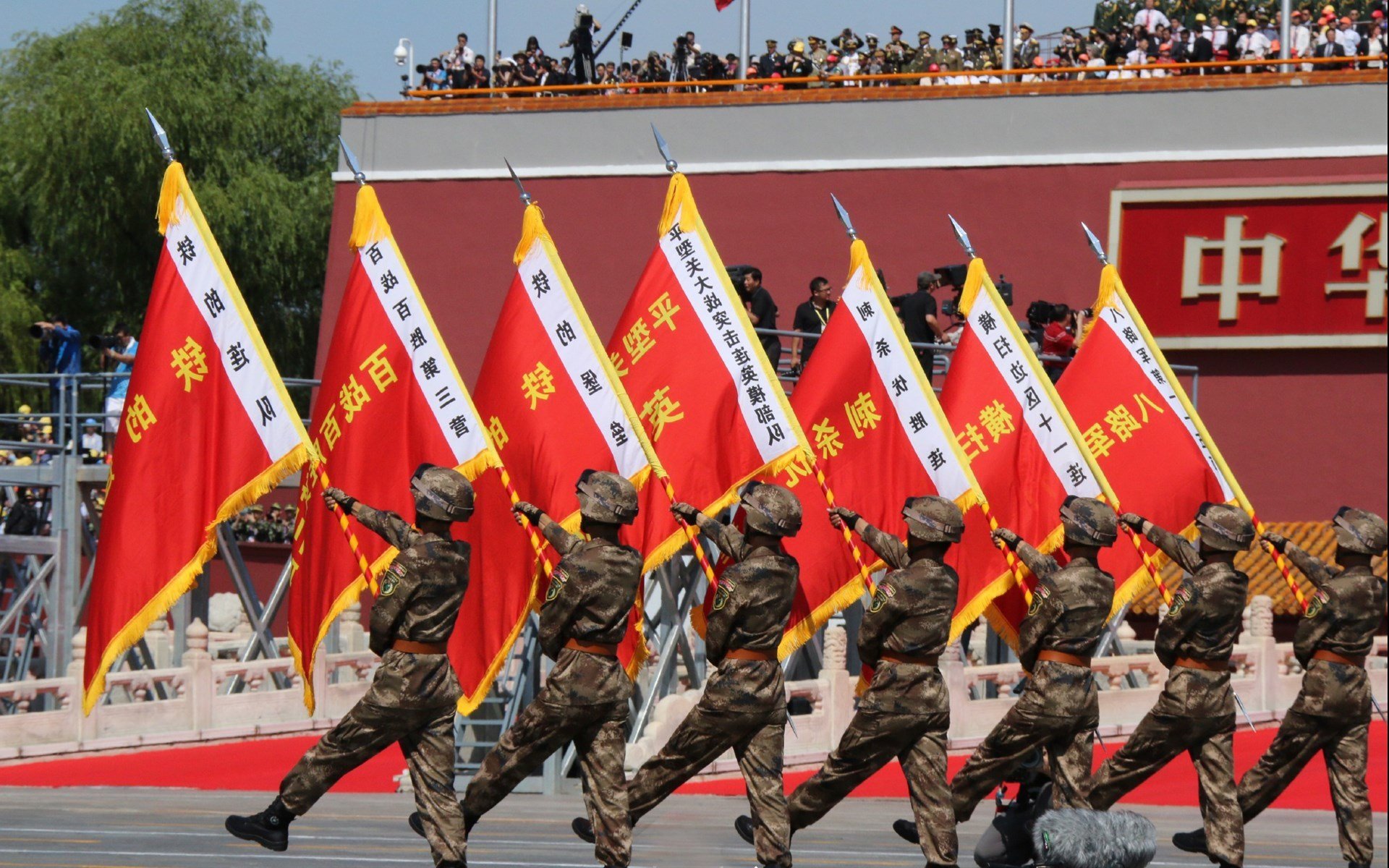 跨界交锋,凯尔特人轻取辽宁队,字母哥东决关键战接管比赛