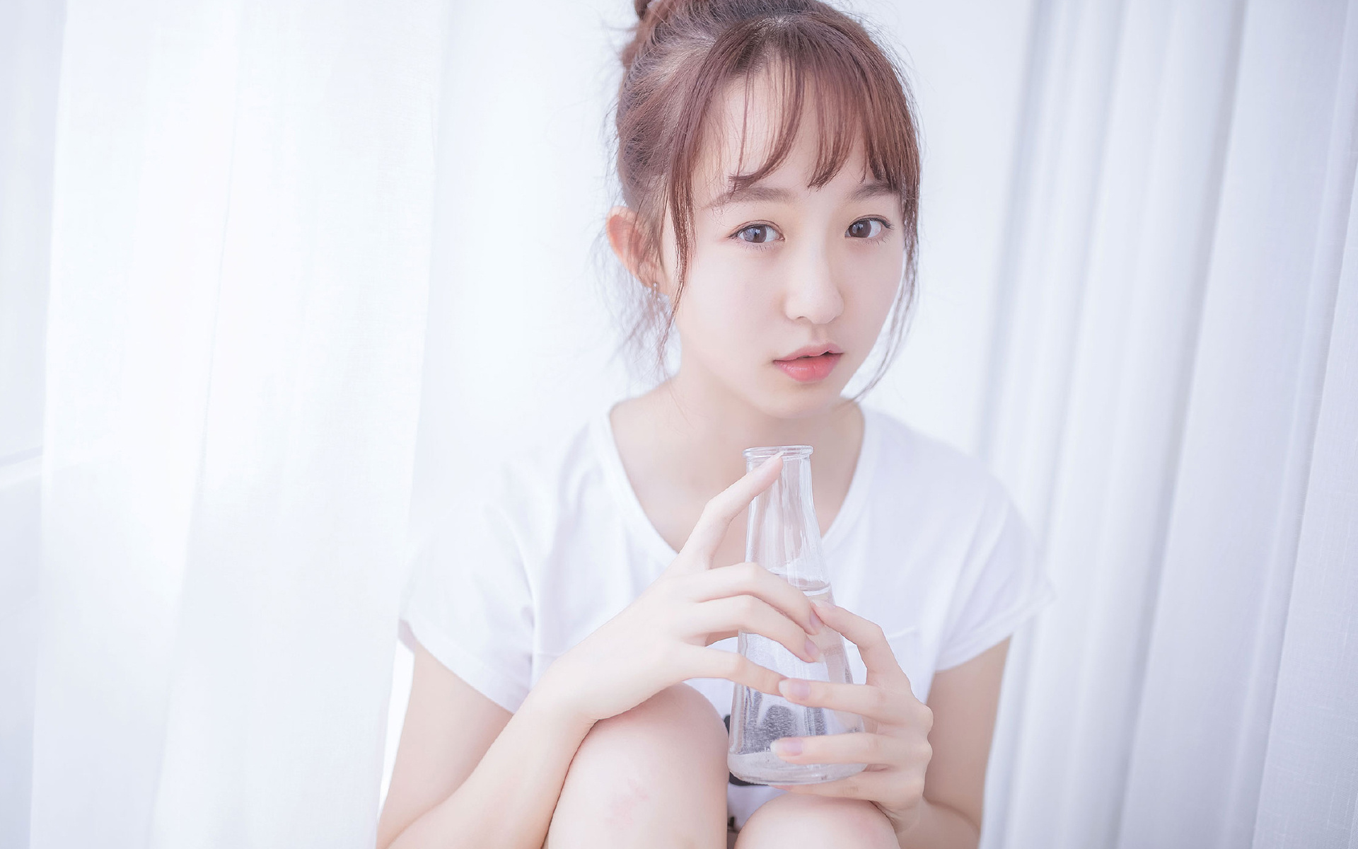 巴林赛道引擎轰鸣时,莫兰特正在撕裂黑夜